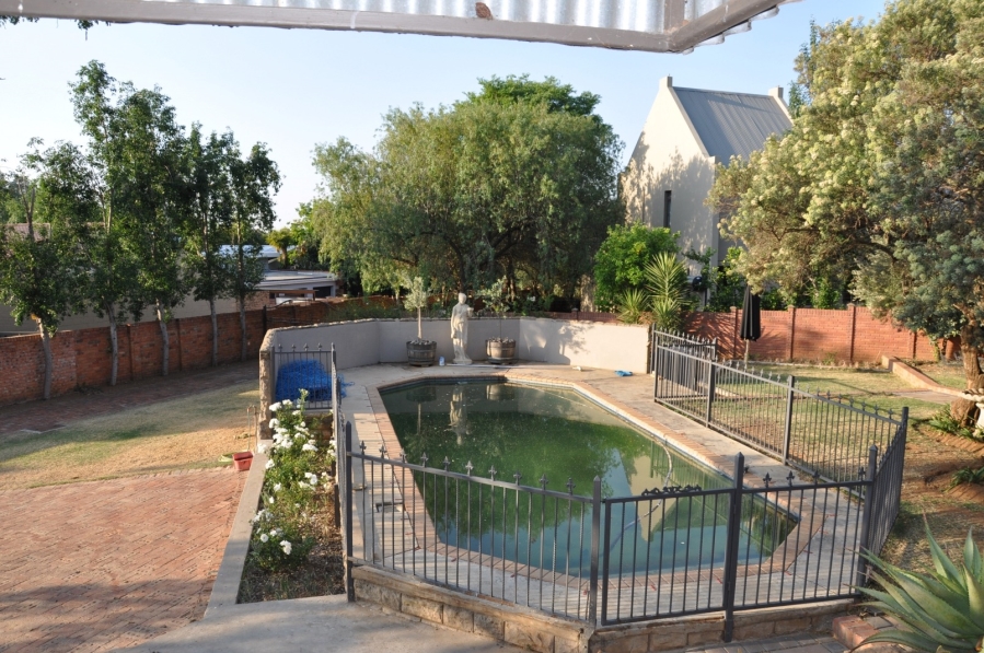 4 Bedroom Property for Sale in Langenhovenpark Free State